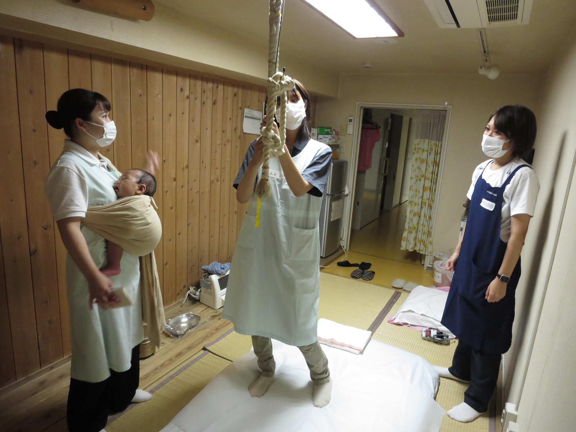 助産師学生さんが看護学生さんにお産のレクチャー